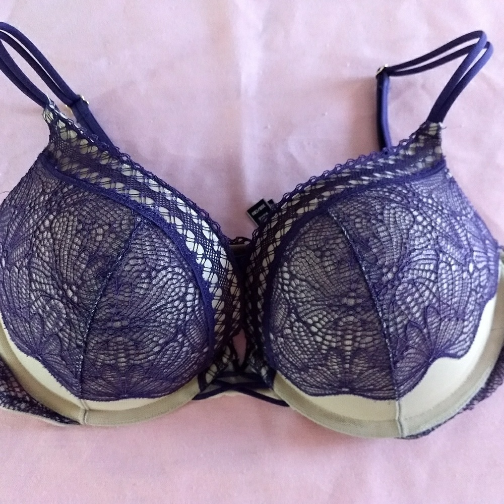 Victoria's Secrets bombshell plunge Bra